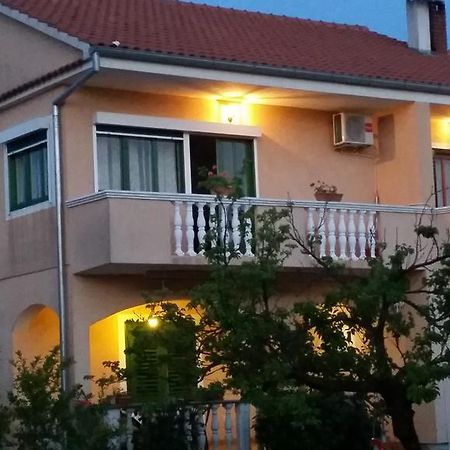 Apartments Dano Sukosan Luaran gambar