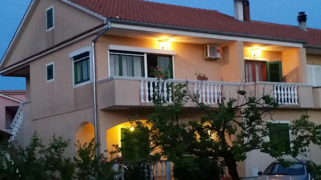 Apartments Dano Sukosan Luaran gambar