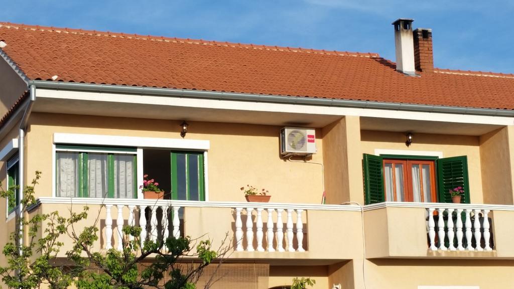 Apartments Dano Sukosan Luaran gambar